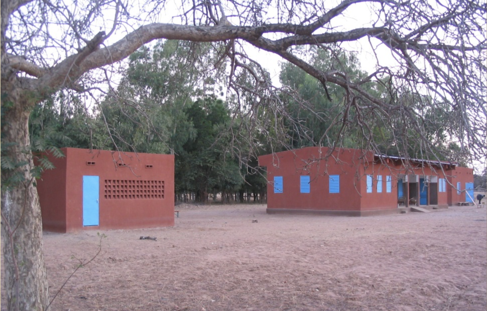 Entre 2007 et 2024, la construction d'un dispensaire à Mounakoro et des campagnes de prévention sur le SIDA, les MST et l'hygiène ont renforcé l'accès aux soins.